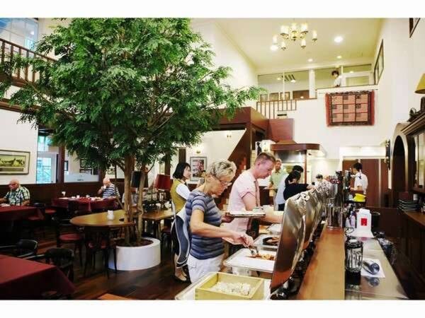 【朝食バイキングイメージ】一日の始まり、身体に優しいメニューの数々など、和洋折衷のバイキング形式でお召し上がりください