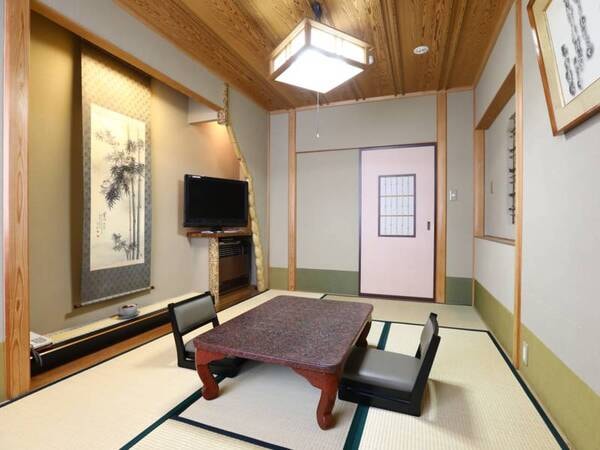 竹の間一例/7畳のこじんまりとしたお部屋で信楽焼きのお風呂(温泉)が付いています。