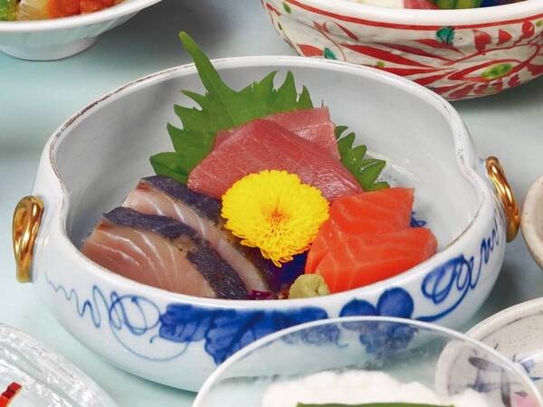 季節のお刺身盛り合わせ/例