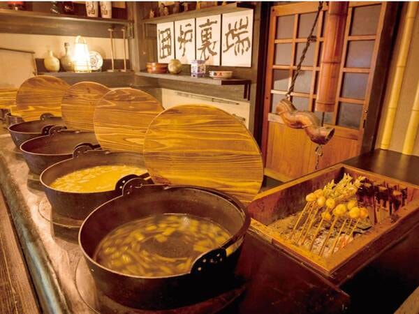 専属の職人が打つ蕎麦、下野地鶏など、『かまど料理』にはこだわりの食材が使われております