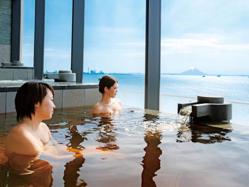 ＊【富士見亭 最上階 　天空の湯（一例）】最上階 3種の段々露天風呂で、三日月の湯をお楽しみください。
