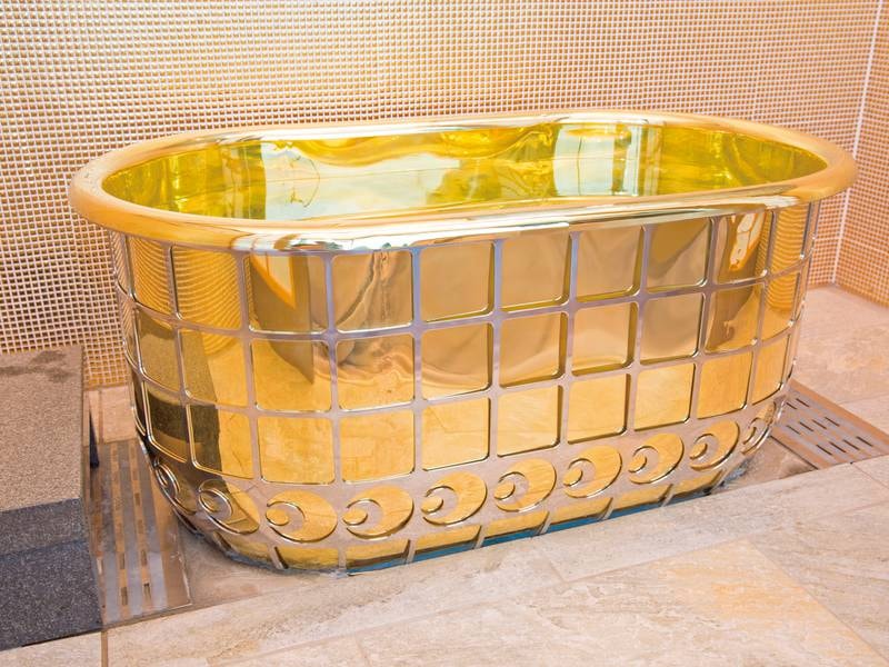 ゴージャスな「K18黄金風呂」をお楽しみいただけるのは三日月だけ！
