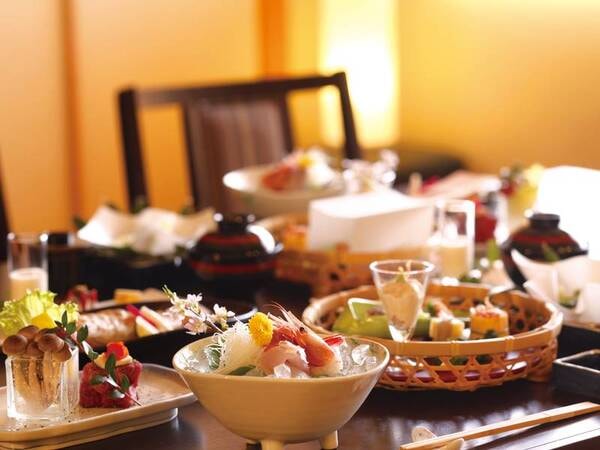 【夕食/例】料理長厳選食材を使用した約7～8品のお任せ会席を堪能出来る
