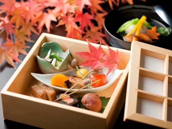 【季節の京会席/秋の一例】京都ならではの旬の食材を仕入れ、見た目にも美しい会席料理を一品一品心をこめてご用意