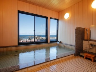 間人ガニの本場　大人専用の宿　海雲館／【大浴場】温泉で、足を伸ばして湯ったりと寛ぐひと時を…