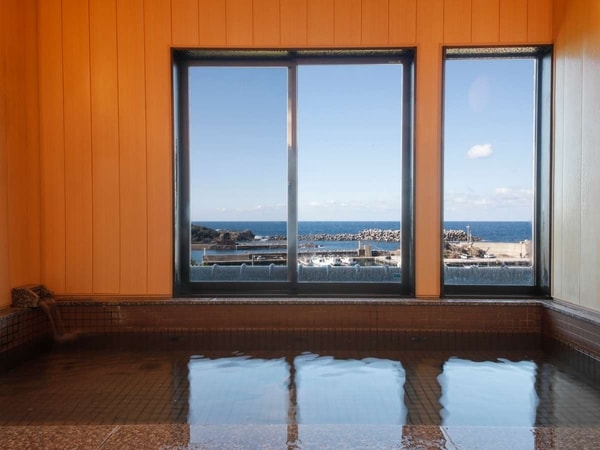 【大浴場】日本海を一望しながら温泉を満喫