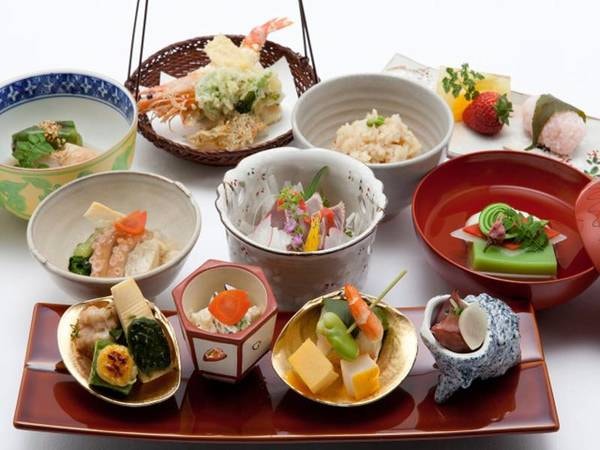 京都の伝統を伝える旬がたっぷりの「日本料理」（一例）
