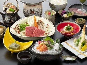 おもてなしの宿　渓山閣／旬の京会席：季節の食材を使った当館自慢の京会席をご賞味いただけます/写真は一例です