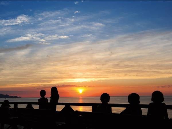 【屋上展望デックからの眺め】日本百選の夕日が絶景！