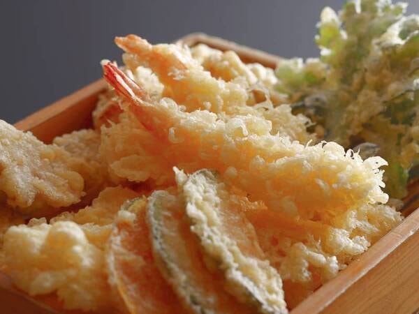 あつあつサクサクの天ぷらをご用意/夕食一例