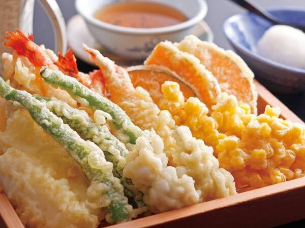 あつあつサクサクの天ぷらをご用意♪/夕食一例