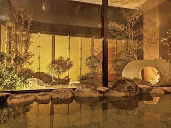 地魚と蟹料理の宿　新海荘／【岩風呂】温泉は「美人の湯」ともいわれ、湯上りは肌がしっとり滑らかに♪