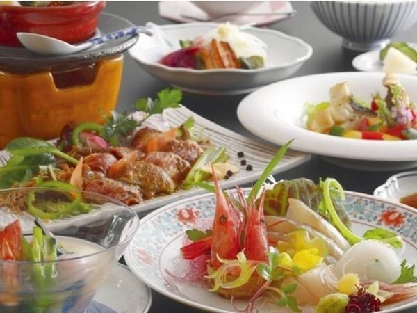 【2025年･夏の清夏会席/写真一例】夏野菜や牛ステーキ､焼き穴子や新鮮なお造り3種盛りなど夏のお料理を味わう！