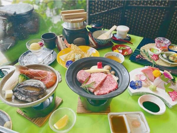 【鮑&黒毛和牛会席/例】黒毛和牛と鮑などの熱々海鮮蒸しがメイン