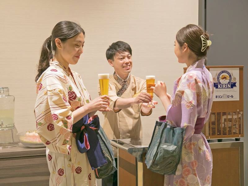 【湯上り生ビール※イメージ】無料で提供（16：00～23：00）