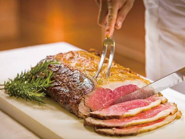 自家製ローストビーフも食べ放題！/一例