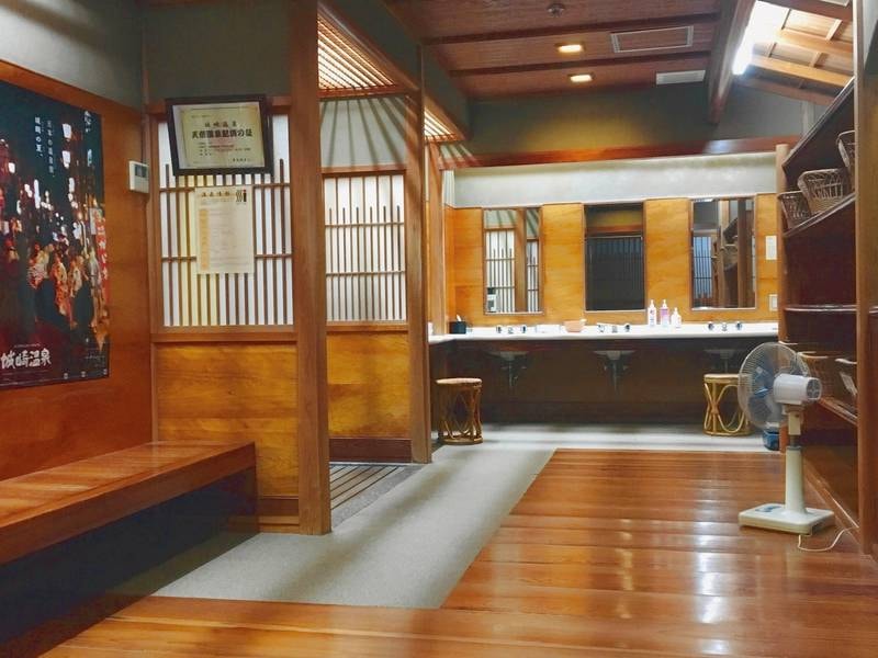 【大浴場脱衣所】