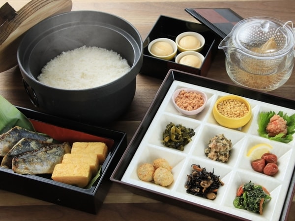ご朝食／和食御膳（レストラン）朝食一例
旬のお魚や地元食材を使用した和朝食です。