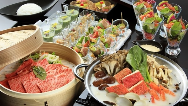 ご夕食／プレミアムディナー（お部屋食）一例
旬の食材を活かした創作コースに、但馬牛や海の幸を取り入れたより贅沢な内容でご用意