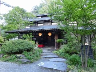 豪族の館　大東園／【外観】純日本家屋を移築した古民家の宿