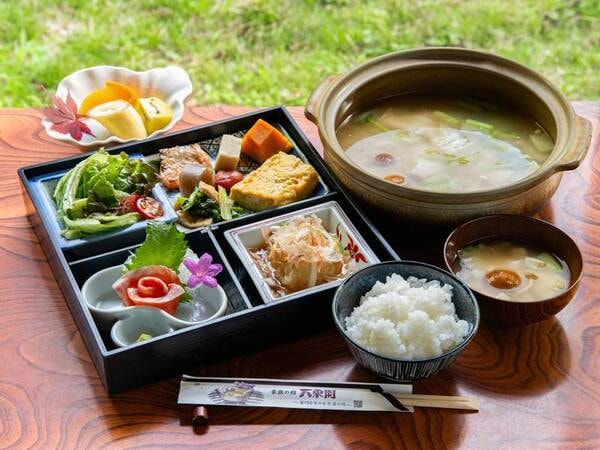 味噌仕立ての猪鍋と信州の味覚満喫プラン/朝食例