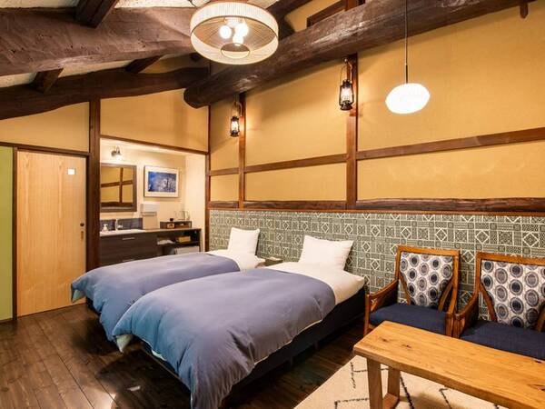 【赤岳　洋室】シングルベッドを2台配置した和モダンなツインルーム。