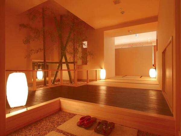【個室料亭(和ダイニング)】畳敷きの個室に、ローテーブル&イスをセッティング