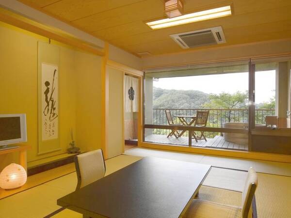 【露天風呂付客室/例】静かな客室。奈良のガイドブックもご用意