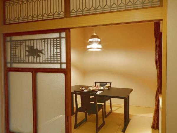【露天風呂付ジュニアスイート(ツインベッド和洋室)/例】専用のダイニングルームあり