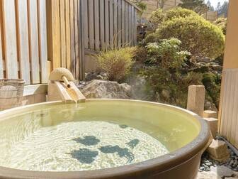 洞川温泉 行者の宿 角甚/【貸切温泉露天風呂】丸い陶器露天風呂は無料で自由に何度でも貸切可