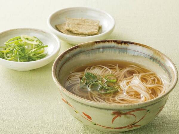 ＜朝食＞【奈良名物】三輪素麺　温かい出汁をかけてお召し上がりください