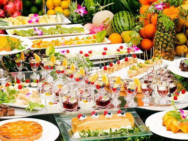 【夕食/例】約30種和洋中食べ放題!大人気のカニや、アルコールも心ゆくまでどうぞ♪(例)
