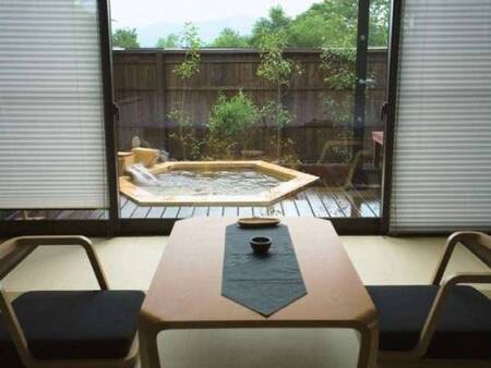 【露天・内湯付き離れ和洋室　ツインベッド/一例】