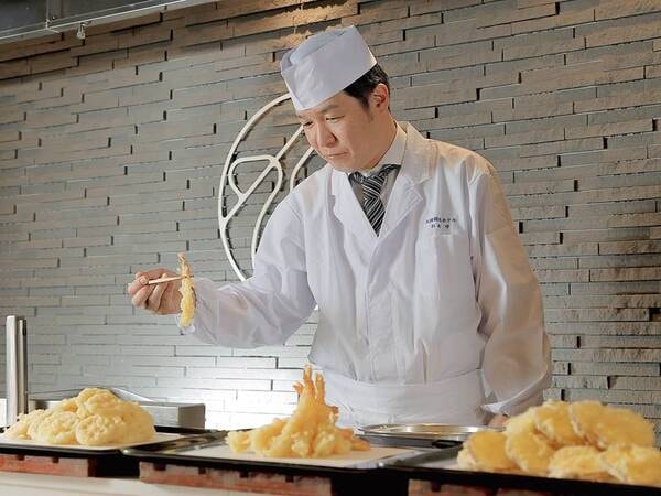【丸峰ビュッフェプラン/例】シェフが目の前で調理するライブキッチン
