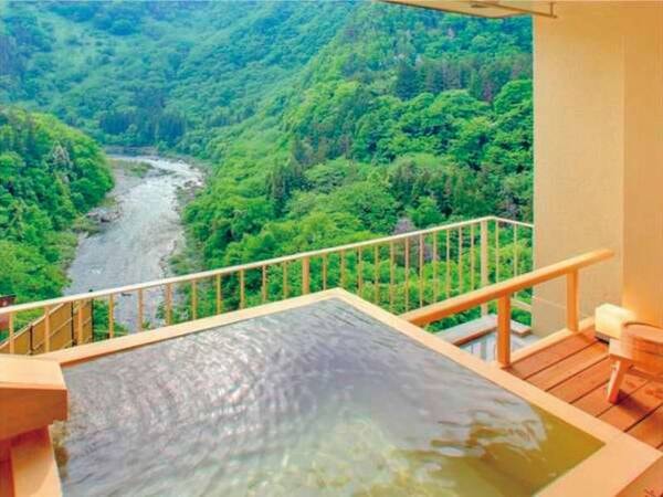 【川音露天風呂付客室からの眺め/例】渓谷と雄大な山々を眺める
