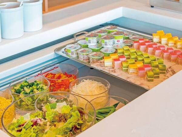 【朝食ビュッフェ】サラダやデザートも！