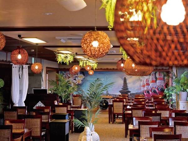 【レストラン】バリをイメージしたレストランフロアで美食を愉しむ