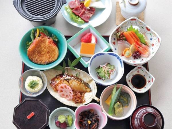 当館自慢の料理長が腕をふるう、季節の旬の食材を使った会席/例