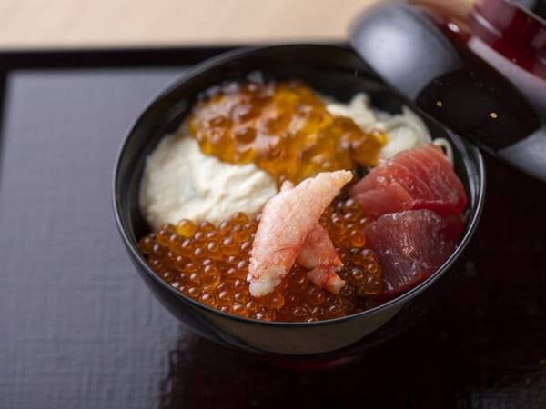 「京都ゆば庄」の湯葉を使用したゆば海鮮丼/一例