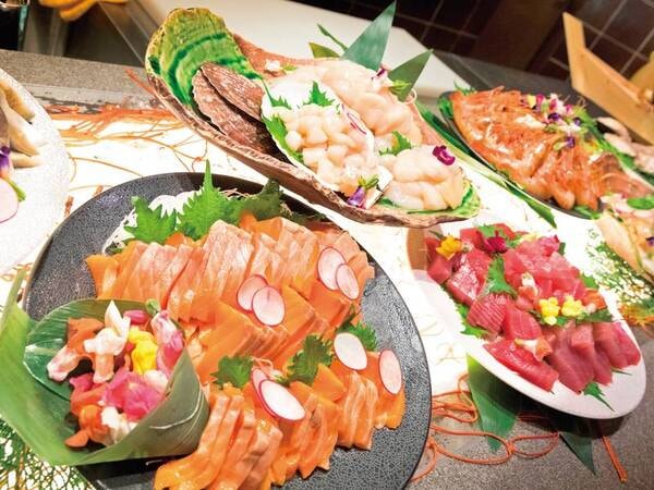 【夕食バイキング/例】道南の食材を中心としたバイキングは約150種類！