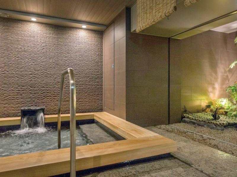 【女性用露天風呂】庭園を眺めながらゆっくりと寛ぎのひと時