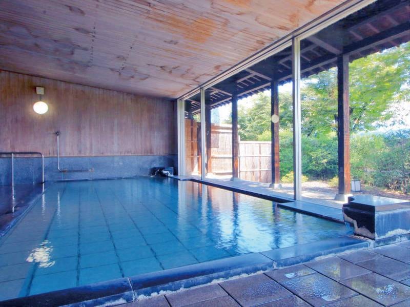 【女性大浴場】四季の山並みを眺めながら湯浴みを愉しめます