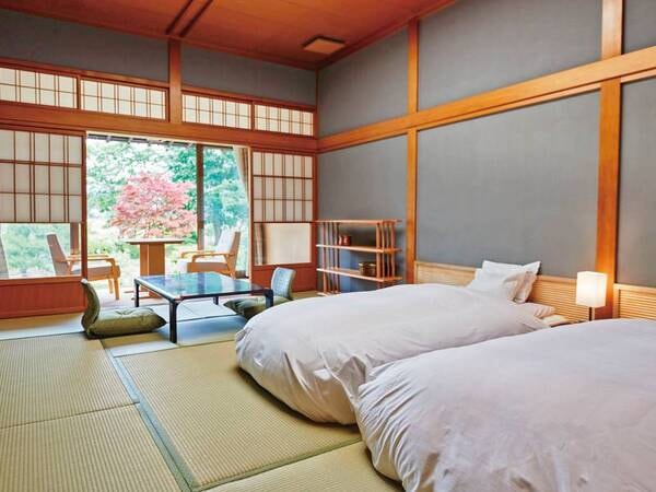 【日本庭園を望む】和室ベッドルーム（部屋タイプは宿おまかせとなります。写真一例）約40㎡でゆったりしたお部屋へご案内！