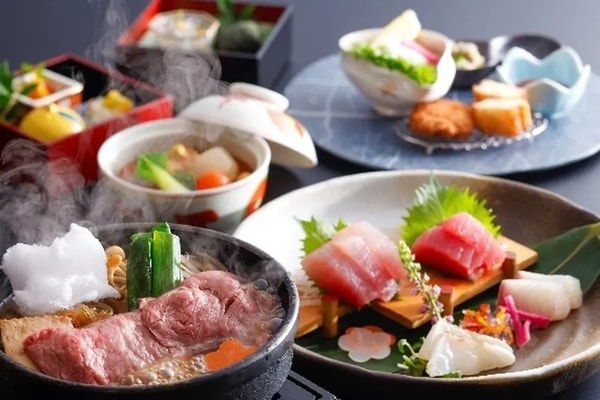 【冬の土地の恵み会席】熊野牛すき焼きと勝浦漁港鮮魚のお造り食べ比べ会席(26年12月～27年2月の一例)