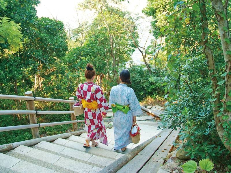 【貸切露天風呂/混浴露天風呂への階段】