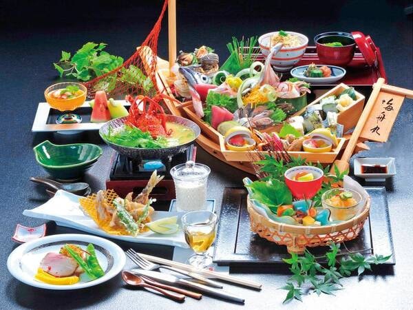 【紀州舟盛会席/例(夕食時間:当日先着順)】 海幸・山幸・地産地消の旬素材を生かした紀州の恵みを豪華舟盛で!舟盛は地元名物「めはり寿司」等も味わえる