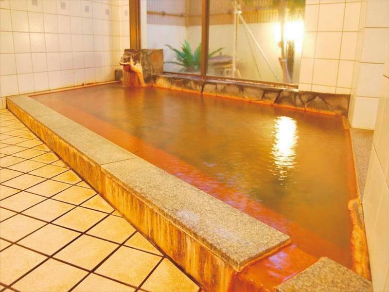 【男性大浴場】歴史ある温泉で旅情に浸りながら旅の疲れを癒す