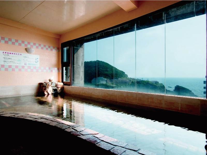 【女性大浴場】太平洋を一望できる浴場で源泉かけ流しの湯を堪能