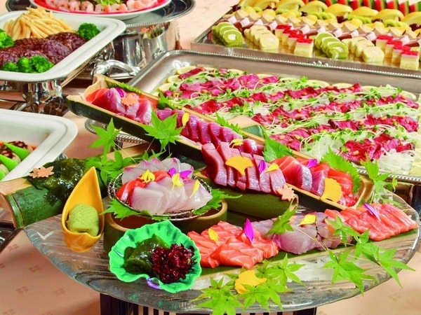 【夕食/例】家族皆が楽しめるバイキングは日程限定開催！