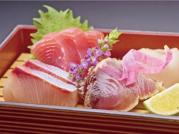 熊野灘産生まぐろ・アセロラ真鯛・本日の旬魚のお造り（例）